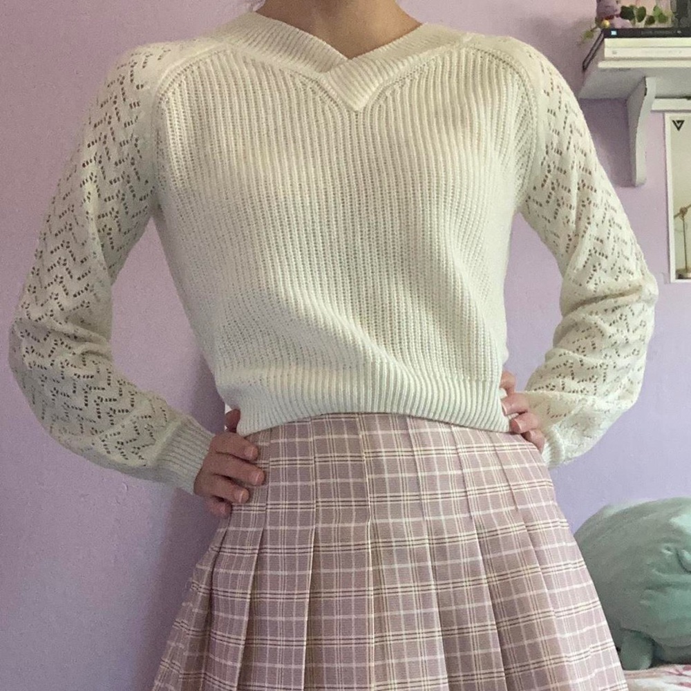 Adorable coquette white cropped sweater with detailed sleeves